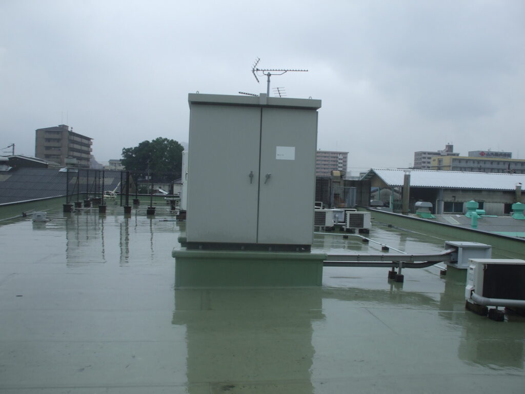 施行前(有圧換気扇フード)