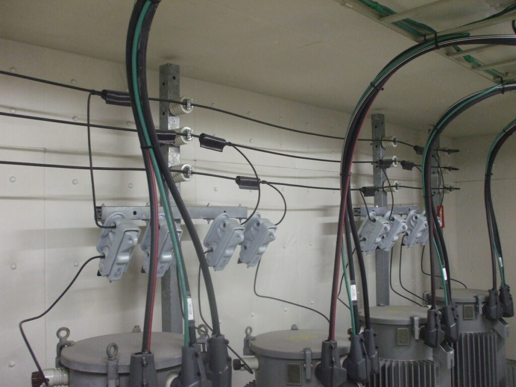 改修前(既設電気室内)
